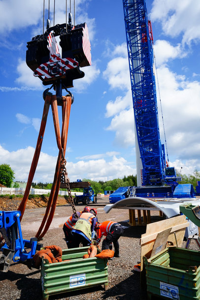 70 tonnes at an altitude of 150 metres: Hofmann's LR 1800-1.0 assembles wind turbines in Prüm